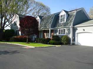 33 Lakeview Ave, New Canaan, CT 06840