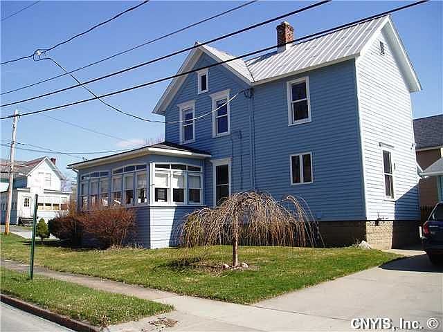 2nd image of 626 Theresa St