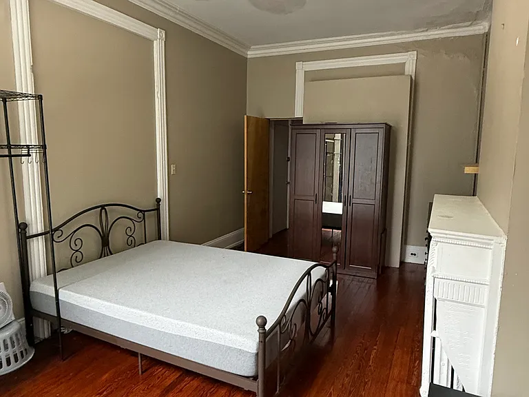 318 S 42nd St #1F — Photo 12
