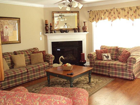 Large Family Room w/ Gas FP