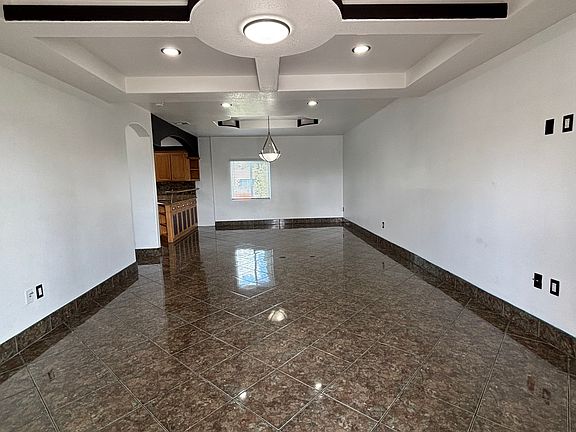 2nd image of 6161 Woodlawn Ave