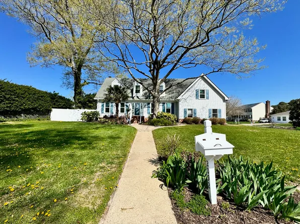 2092 Crew Ct, Virginia Beach, VA 23454