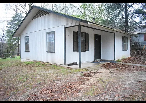 2423 Elizabeth St Photo 1