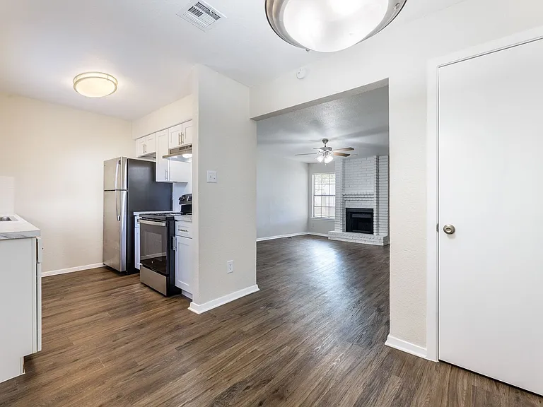210 W Lake Dr — Photo 10