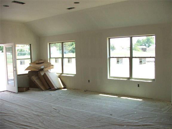 5th image of 427 Penny Ct