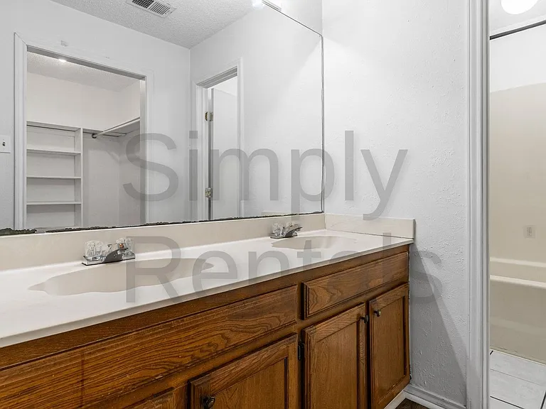 2504 Paul St — Photo 32