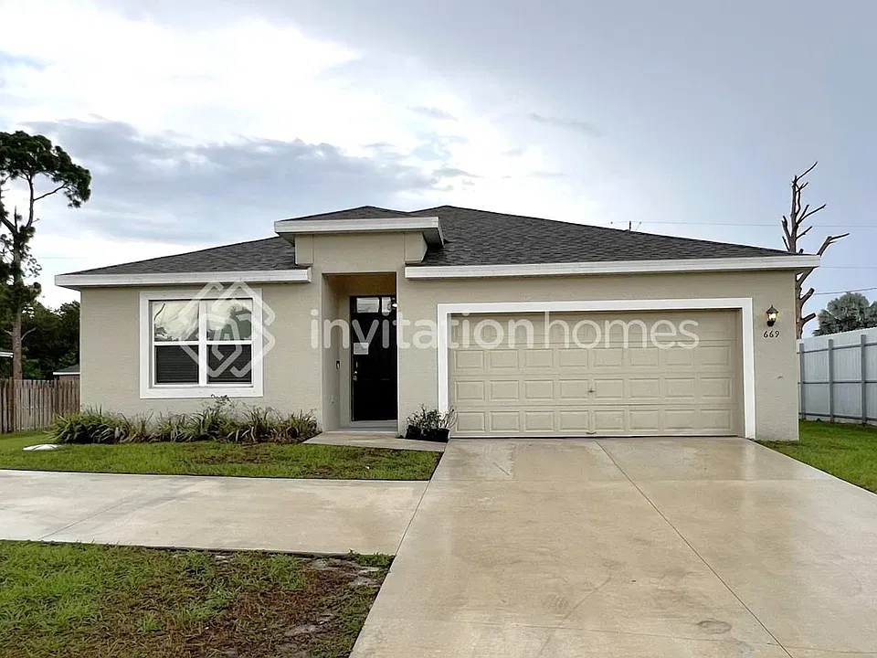 669 NW Prima Vista Blvd