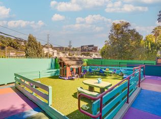 3863 Broadlawn Dr, Los Angeles, CA 90068
