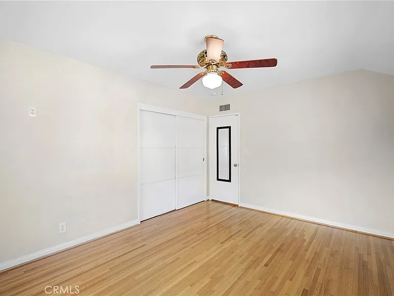 841 Irving — Photo 16