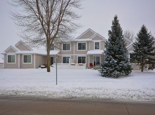 8809 Hanworth Dr, Johnston, IA 50131