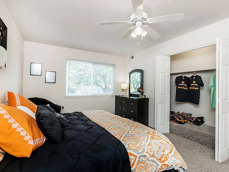 Windsor Hills Apartments — Photo 35