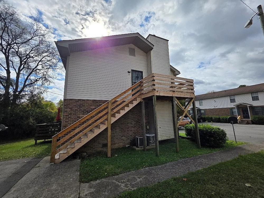 2 bed, 1.0 bath, 715 sqft, $1,125 — Photo 2