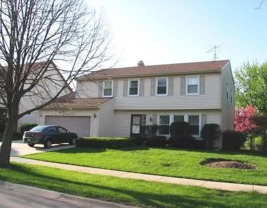 813 Chaucer Way photo 1
