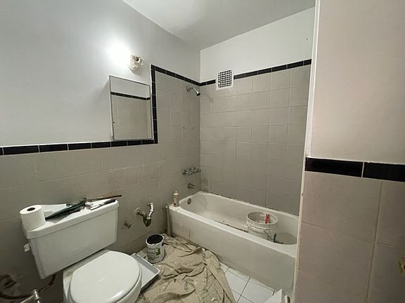 5th image of 42-17 Judge St #2B
