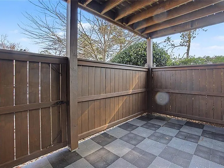 308 Park Ridge Cir — Photo 8