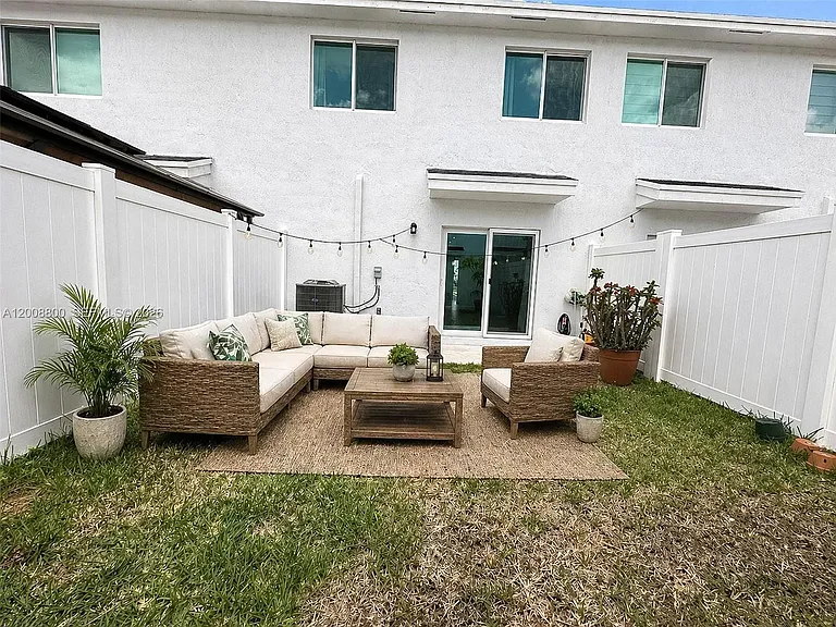 1041 NW 5th Ct #1041 — Photo 9