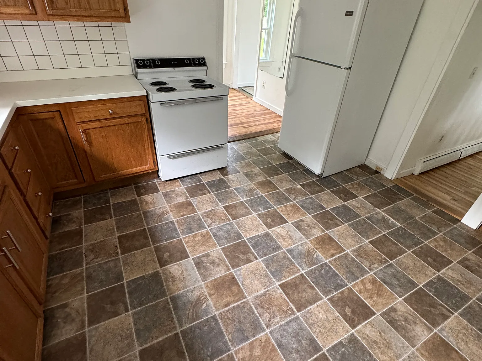 3 bed, 806 sqft, $3,075 — Photo 4