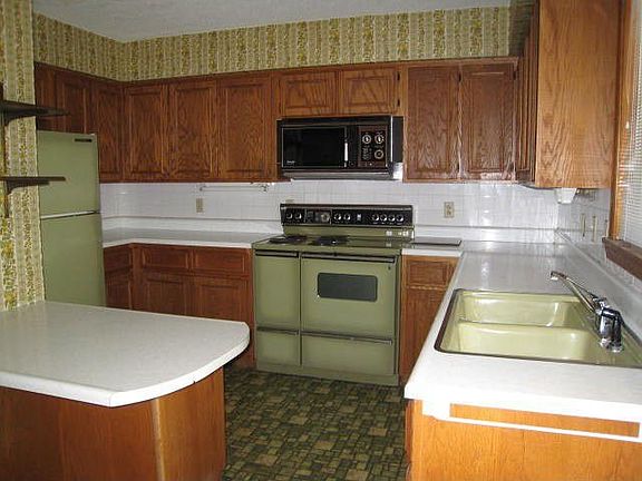 3rd image of 104 Talcott Ave