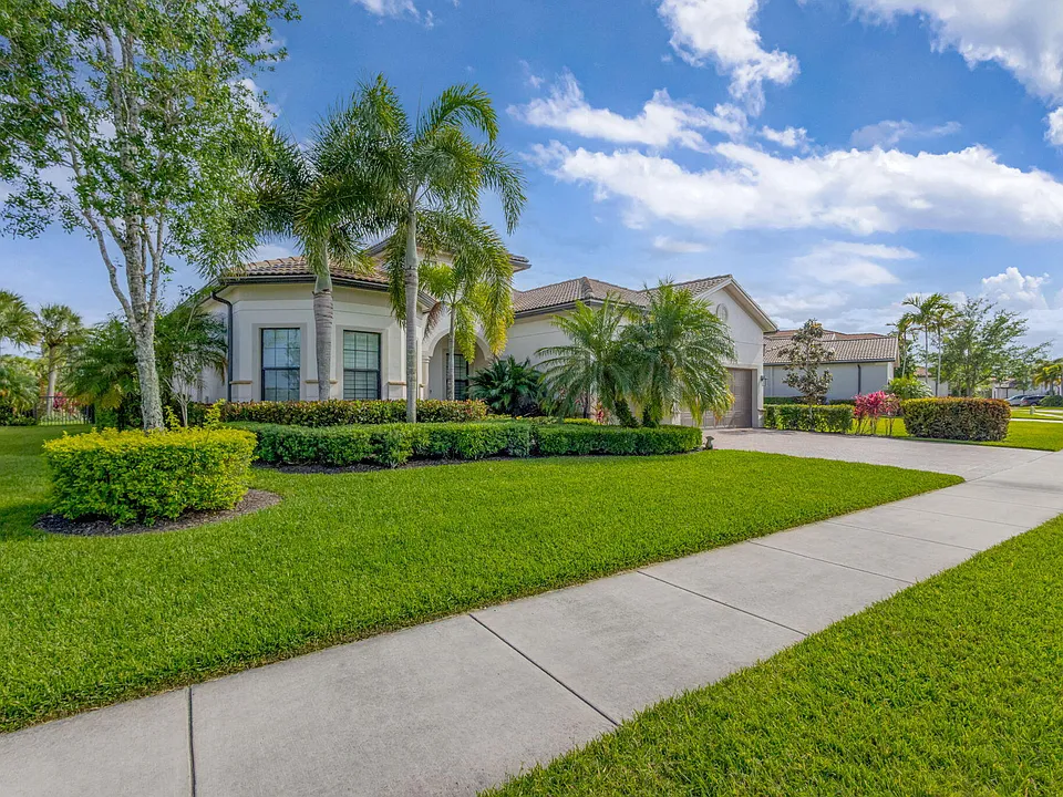 532 Sonoma Isles Cir