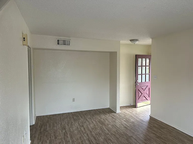 1400D Holleman Dr — Photo 15