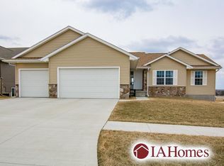 3085 Ridgeview Dr, Ely, IA 52227