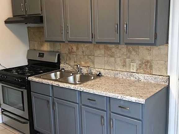 5th image of 3104 Dupont Ave N