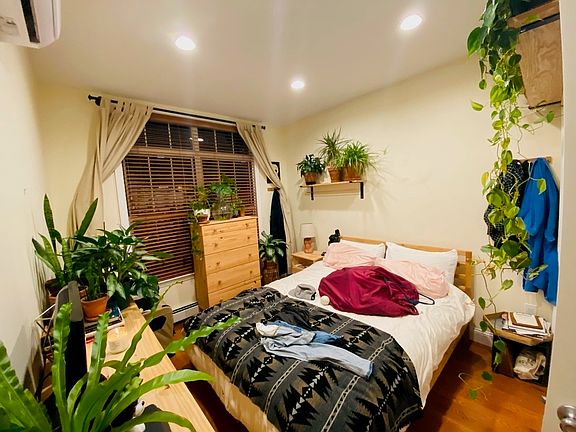 4th image of 31-15 41st St #1B