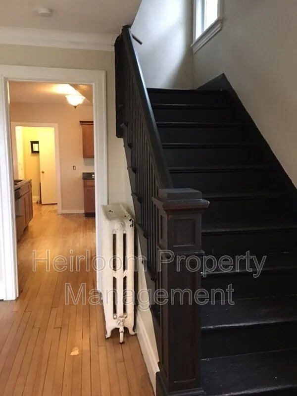 4 bed, 2.0 bath, 1712 sqft, $2,000 — Photo 2