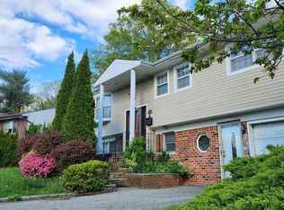 5 Thorman Ln, North Babylon, NY 11703