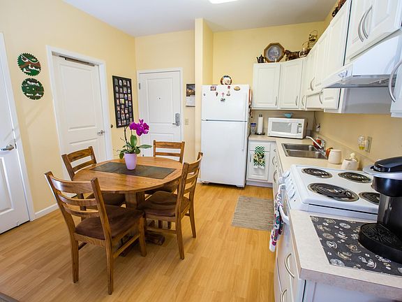 4th image of 217 Lundell Ave