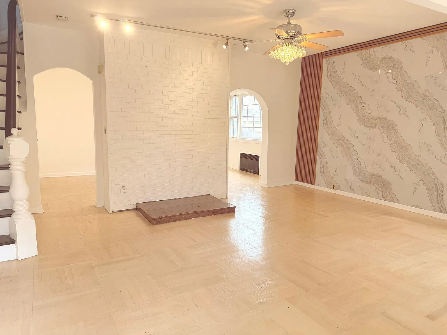 3 bed, 4.0 bath, 2020 sqft, $4,200 — Photo 2