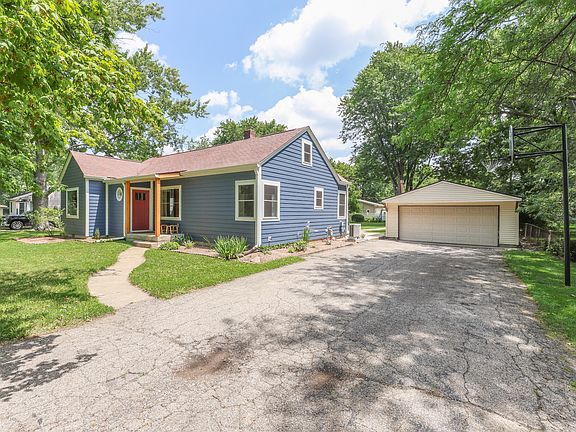 3rd image of 1005 N Center Dr