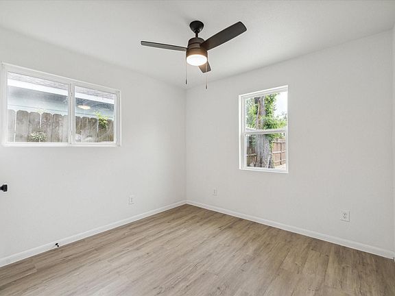 4th image of 306 E 40th 1/2 St