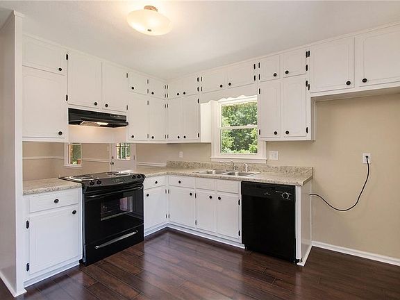 5th image of 2111 Rockdale Dr NW