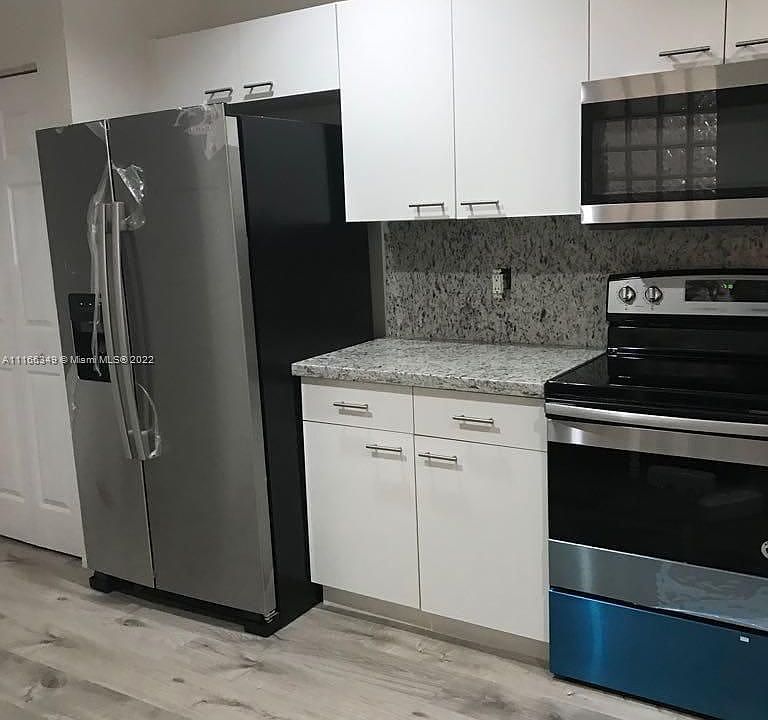 1st image of 2476 Cordoba Bnd