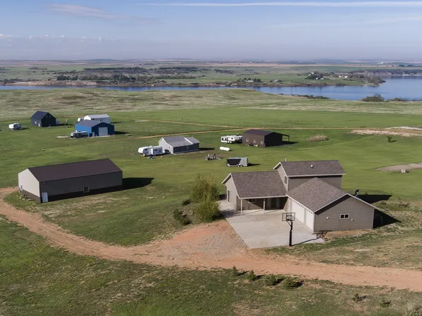 6990 Deer Ln, Glen Ullin, ND 58631