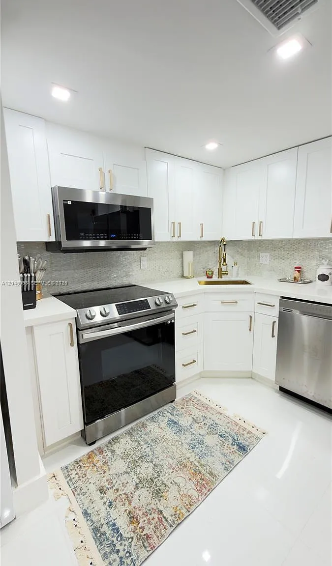 Brickell Bay Club Condo — Photo 3
