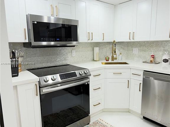 3rd image of 2333 Brickell Ave APT 614
