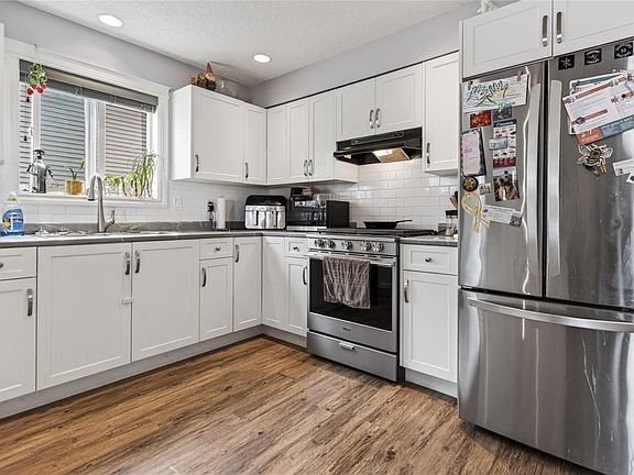 4th image of 2593 Swanson St