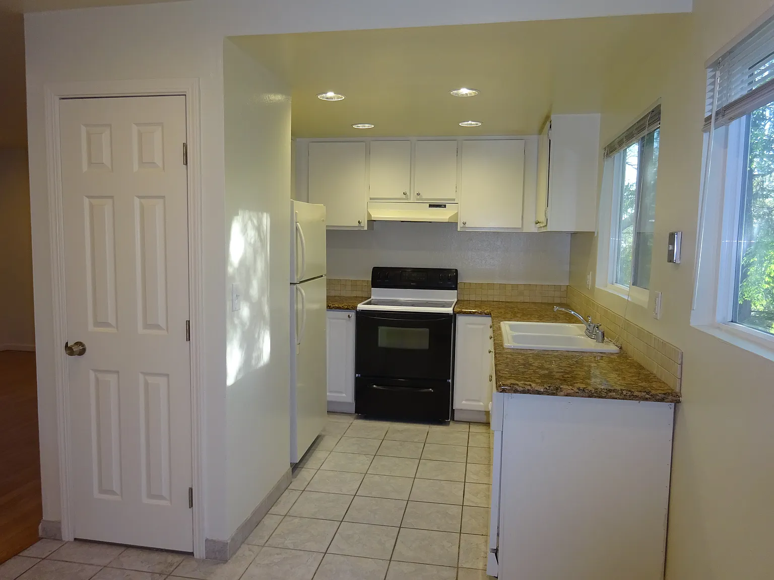 1600 Broadway St — Photo 1