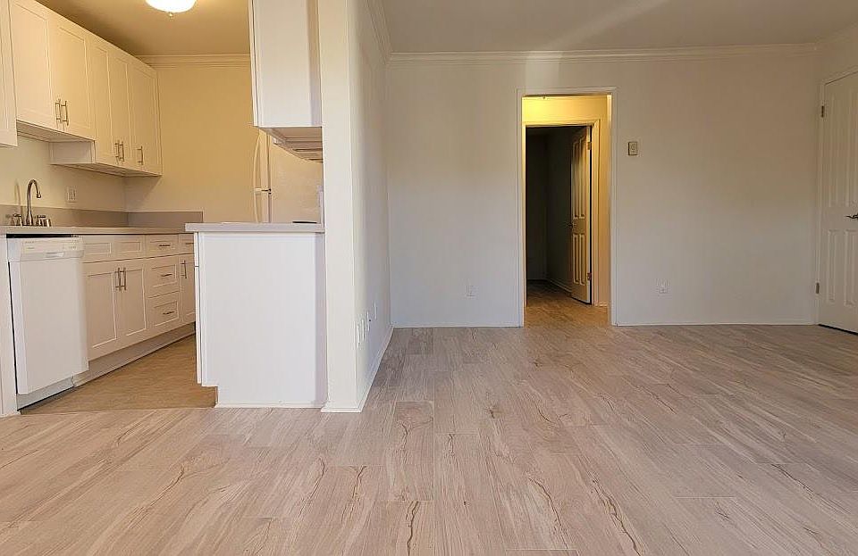 1st image of 949 Lincoln Blvd APT 2