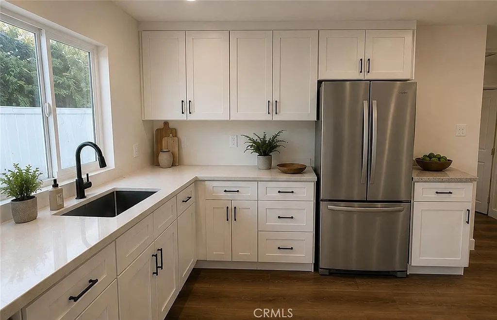 2 bed, 768 sqft, $3,800 — Photo 3