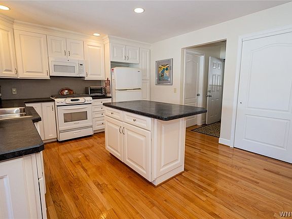 5th image of 7148 Lakeside Ct
