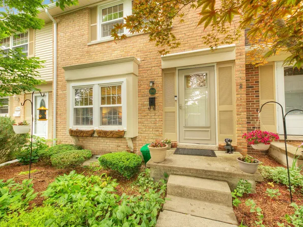 1792 Brentwood Dr, Troy, MI 48098