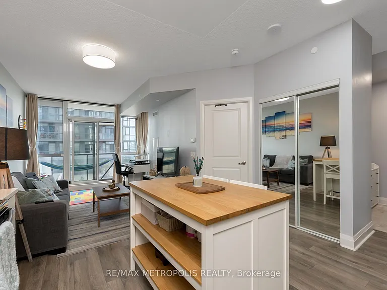 15 Zorra St #503 — Photo 4