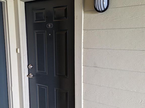 2nd image of 2209 Hancock Dr APT 9