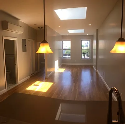 Rented by Alexander Bilu, LREB | media 7