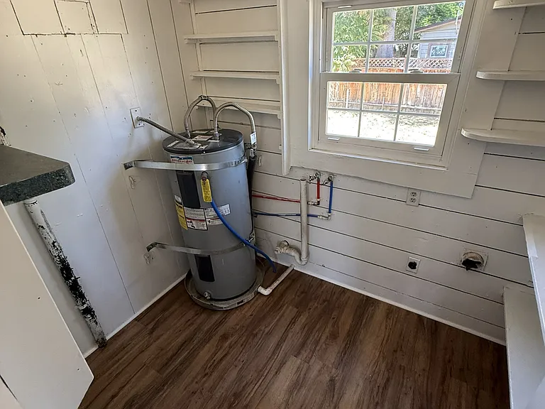 303 Pine St — Photo 8