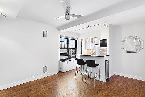 1st image of 200 E 16th St APT 13M