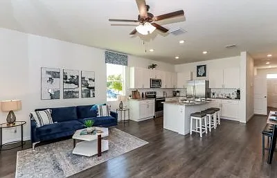 3 bed, 2.5 bath, 1758 sqft, $2,299 — Photo 3